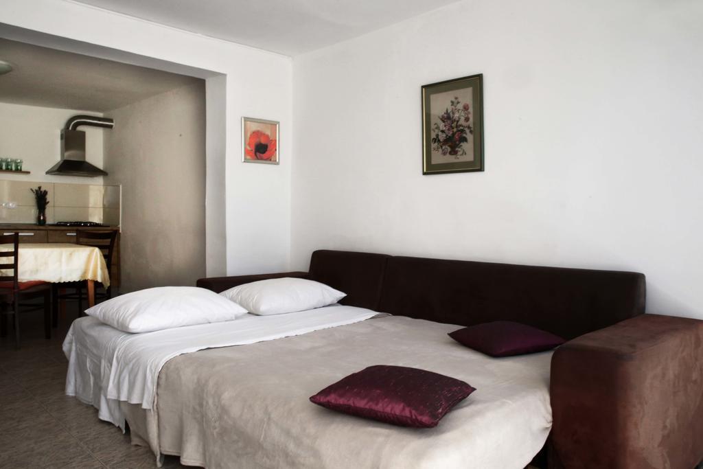 Apartments Roko Tisno Exterior photo