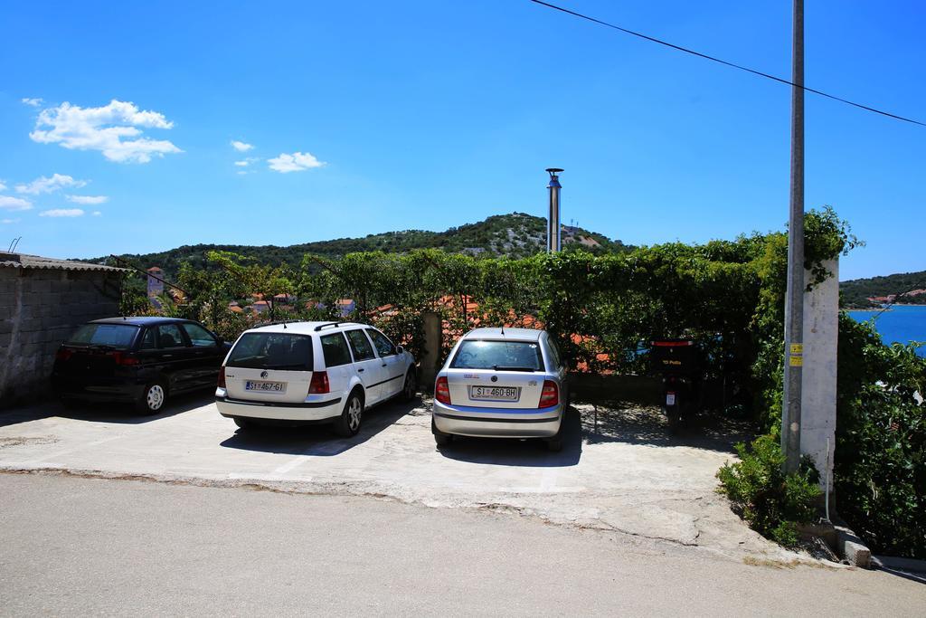 Apartments Roko Tisno Exterior photo