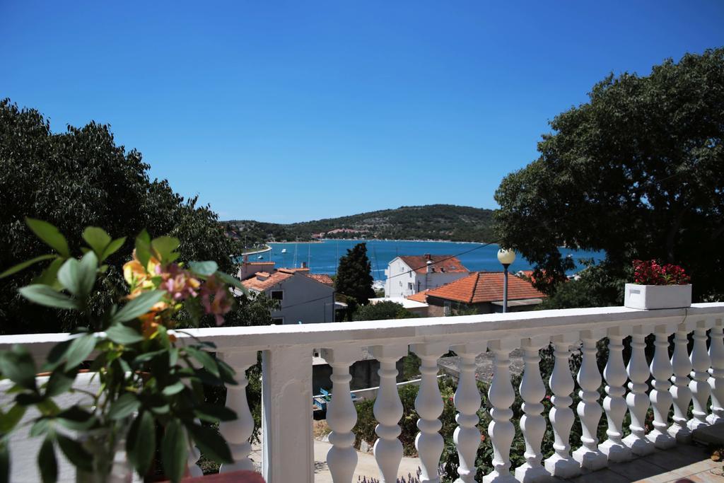 Apartments Roko Tisno Exterior photo