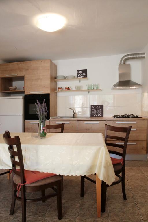 Apartments Roko Tisno Exterior photo