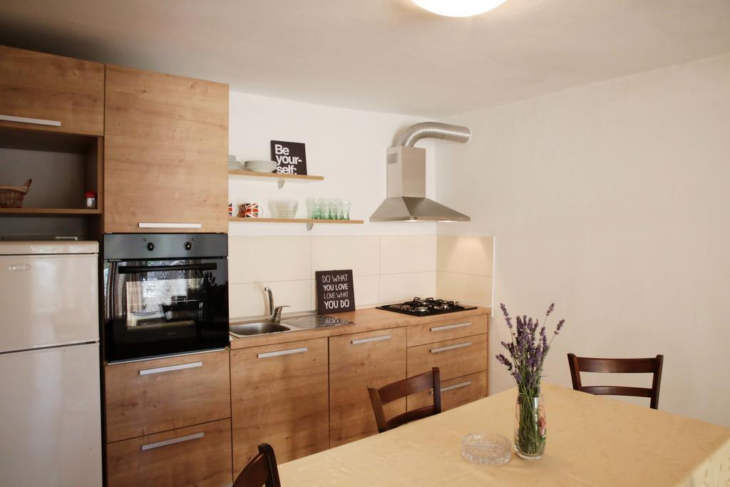 Apartments Roko Tisno Exterior photo