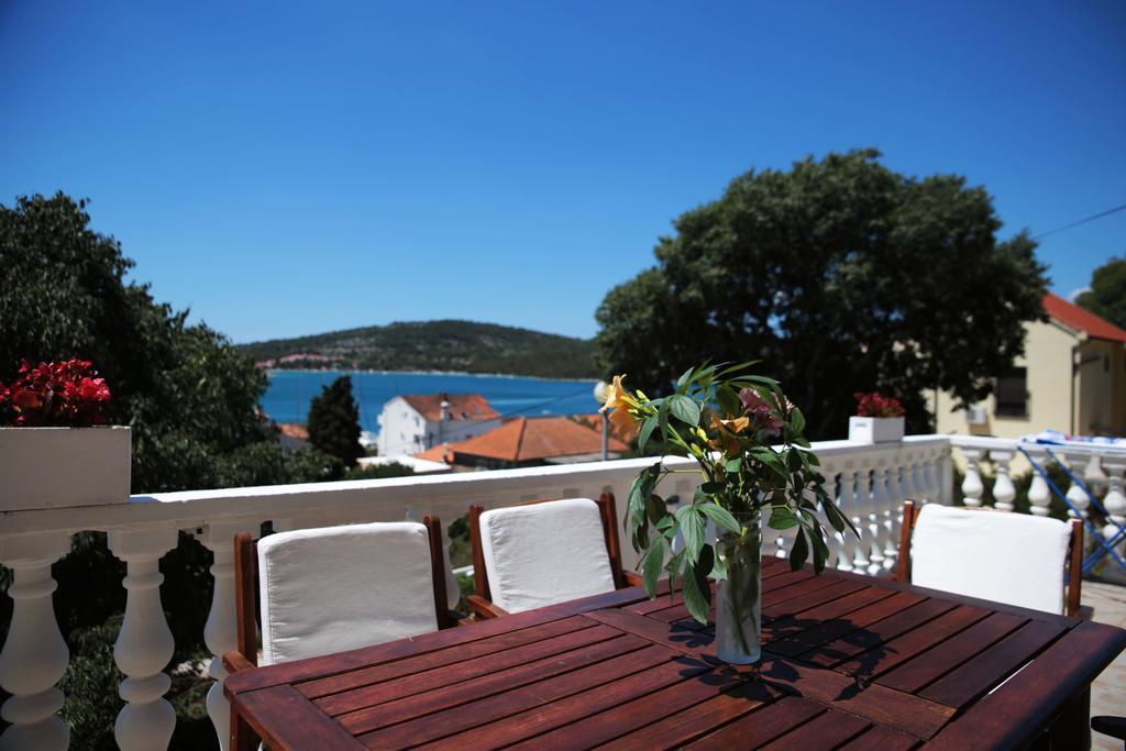 Apartments Roko Tisno Exterior photo