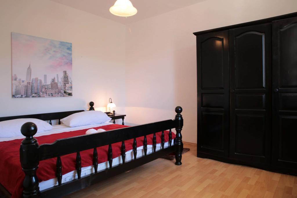 Apartments Roko Tisno Exterior photo