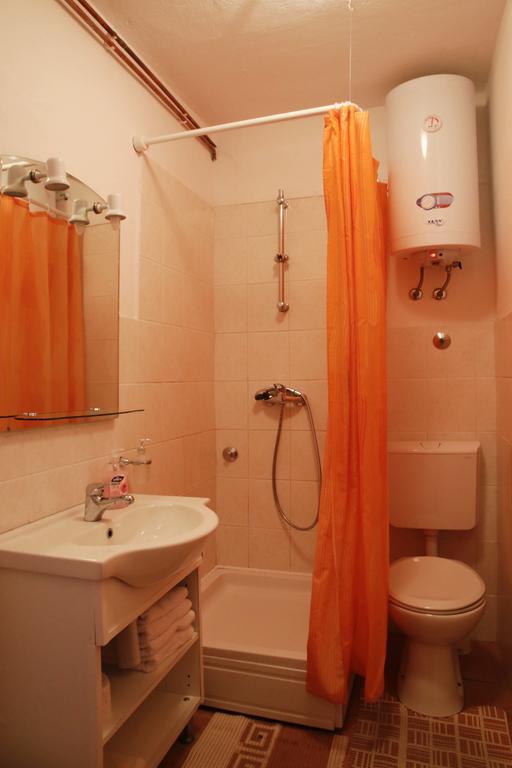 Apartments Roko Tisno Exterior photo