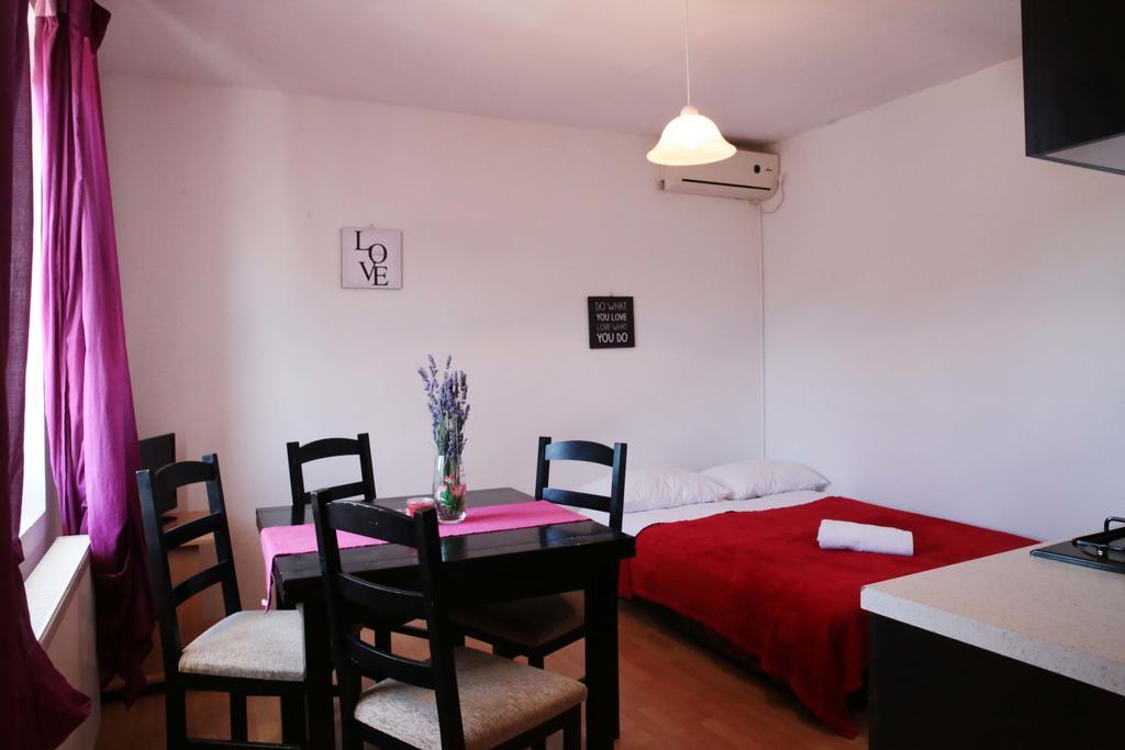 Apartments Roko Tisno Exterior photo