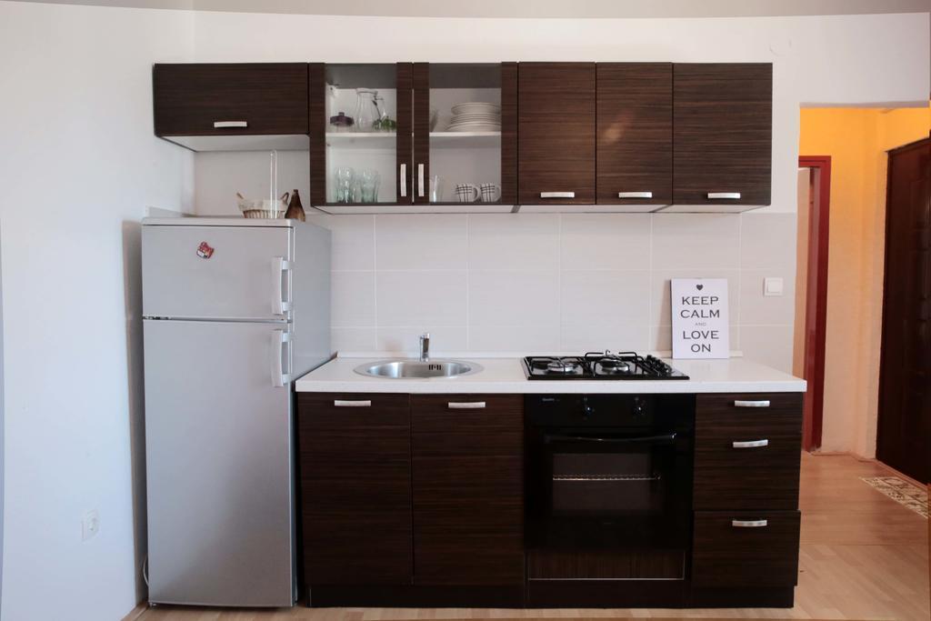 Apartments Roko Tisno Exterior photo