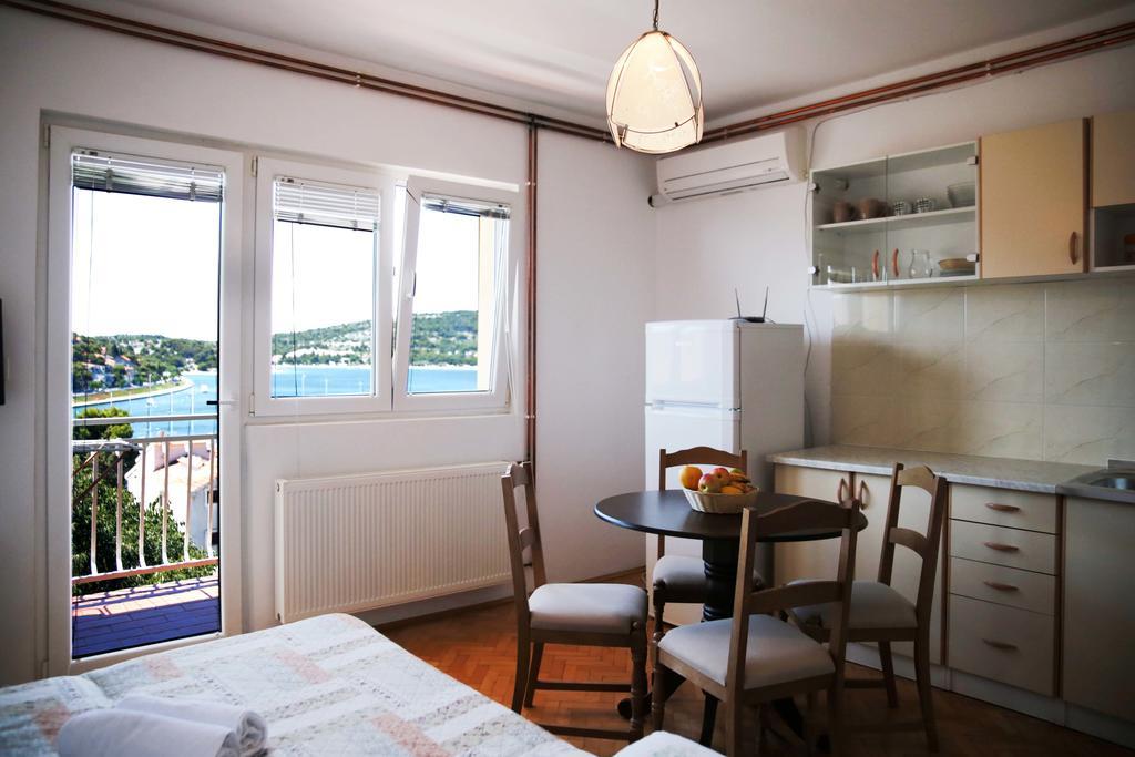 Apartments Roko Tisno Exterior photo