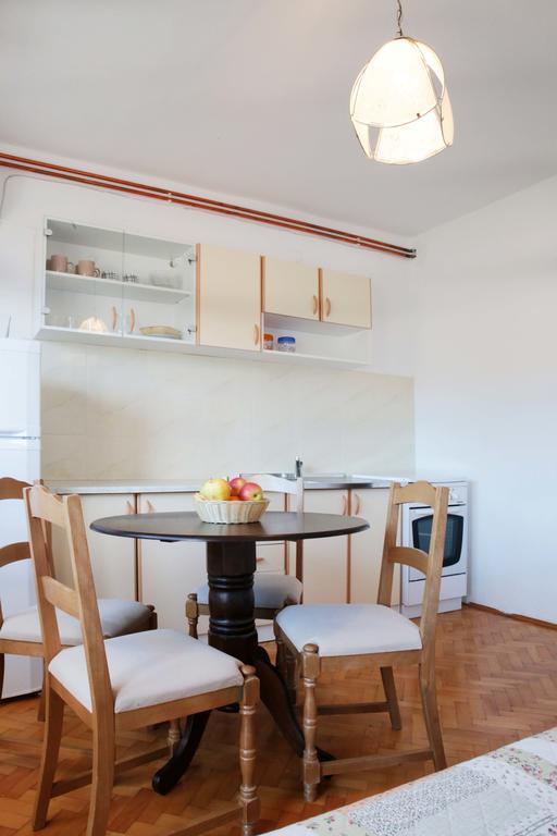 Apartments Roko Tisno Exterior photo