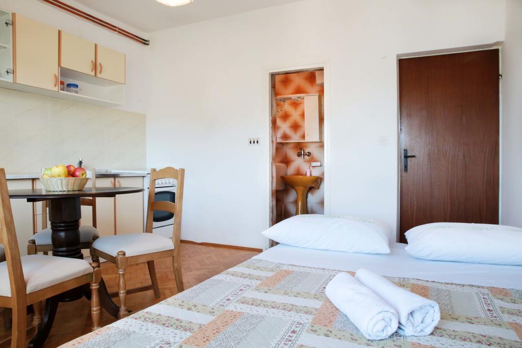 Apartments Roko Tisno Exterior photo