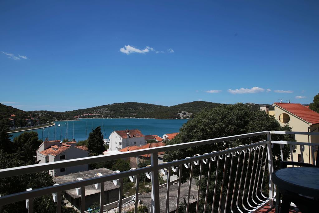 Apartments Roko Tisno Exterior photo