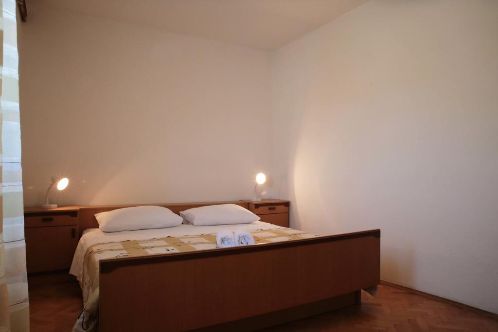 Apartments Roko Tisno Exterior photo