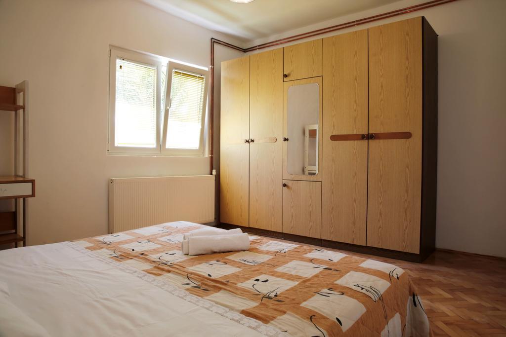 Apartments Roko Tisno Exterior photo