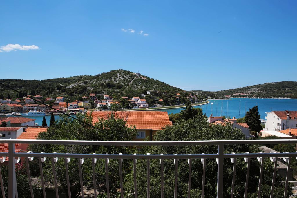 Apartments Roko Tisno Exterior photo