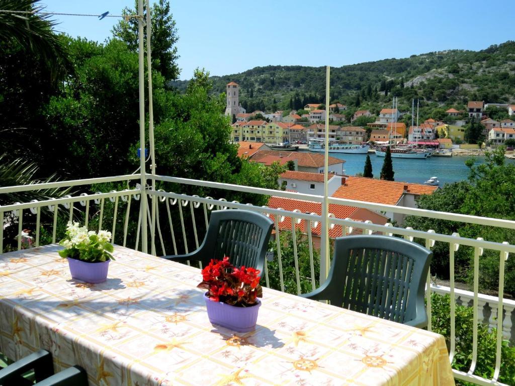 Apartments Roko Tisno Exterior photo
