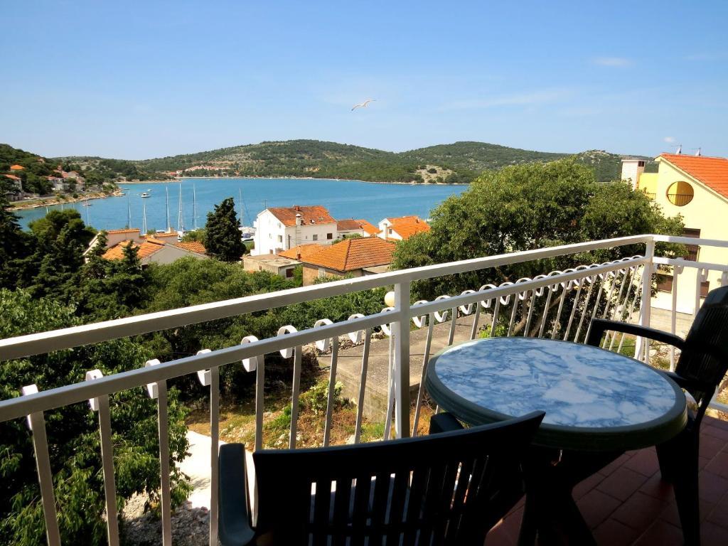 Apartments Roko Tisno Exterior photo